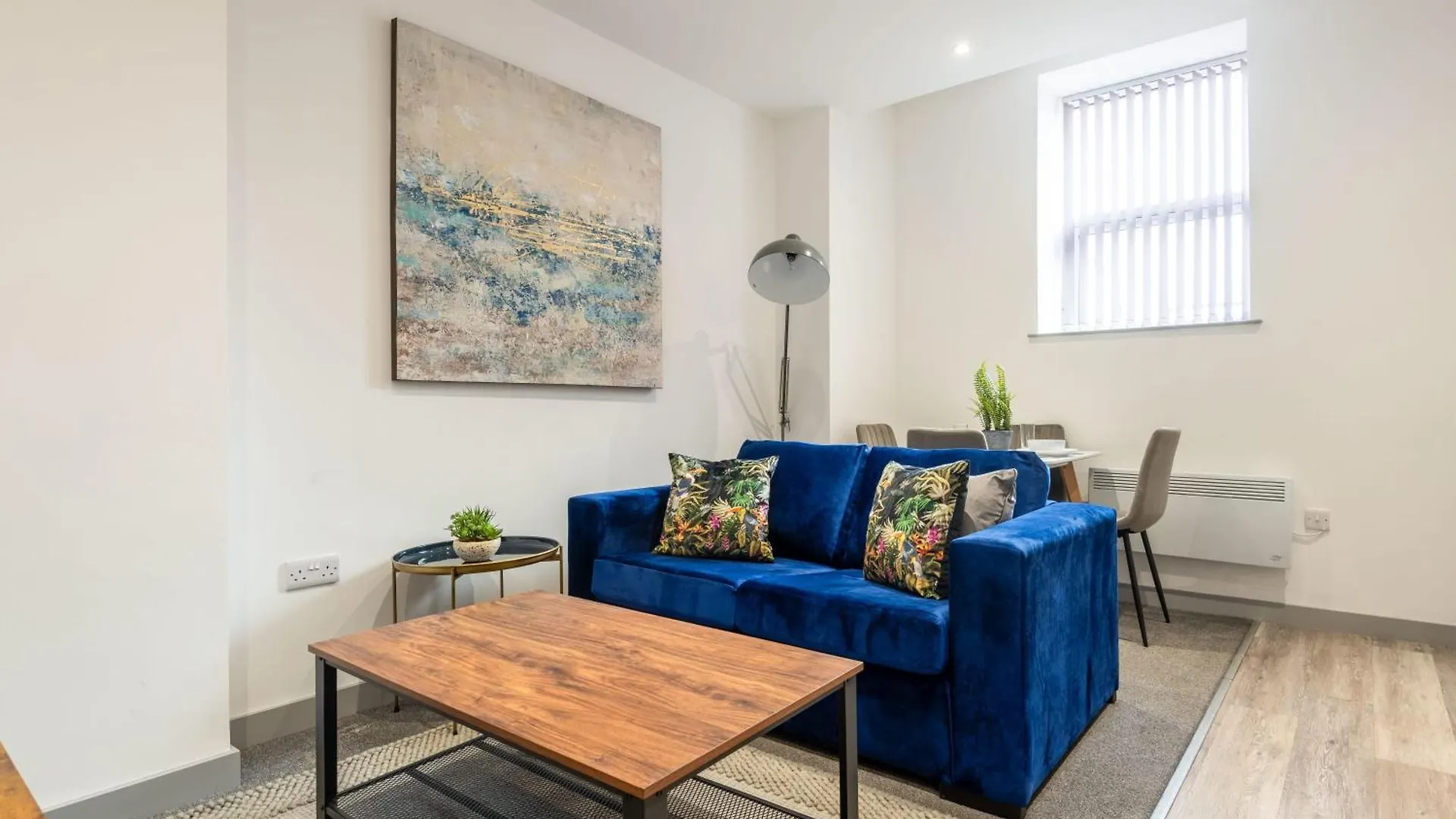 Smart 2 Bed Budget Apartment In Central Doncaster